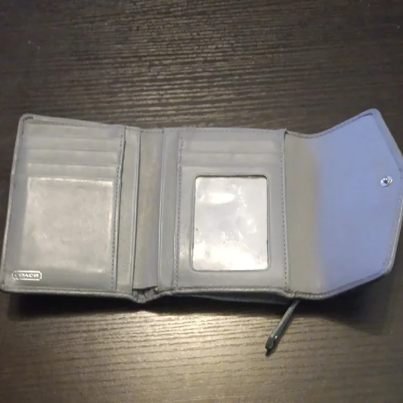 Coach Ashley Optic Art Gray and Navy Tri-Fold Compact Wallet EUC - Picture 4 of 13